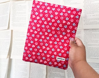 pink xoxo book sleeve | book sleeves | bookish accessories | valentines day collection