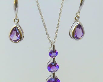 Conjunto de collar y aretes colgantes de amatista en oro blanco de 14 k