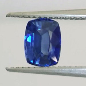 Genuine Natural 1.78 ct Blue Sapphire. Loose Ceylon Sapphire Gemstone. 7.6mm x 5.8 mm Cushion Cut Sapphire. Excellent VVS1 Clarity.