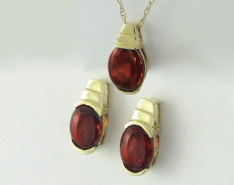14k Yellow Gold Garnet Pendant and Earrings Set: 5.4 Carats