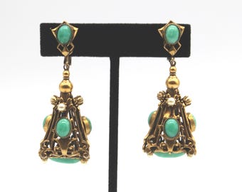 Araña Art Déco de cristal de Pekín verde, estilo victoriano, colgante calado de perlas de imitación en tono dorado.