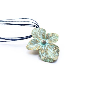 Anemone flower pendant, bronze pendant, handcrafted jewelry, nature-inspired pendant, botanical jewelry, special jewelry gift