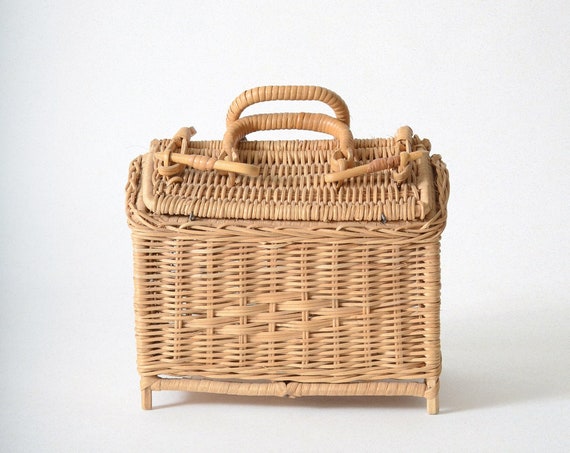 wicker lunchbox / storage basket / handbag
