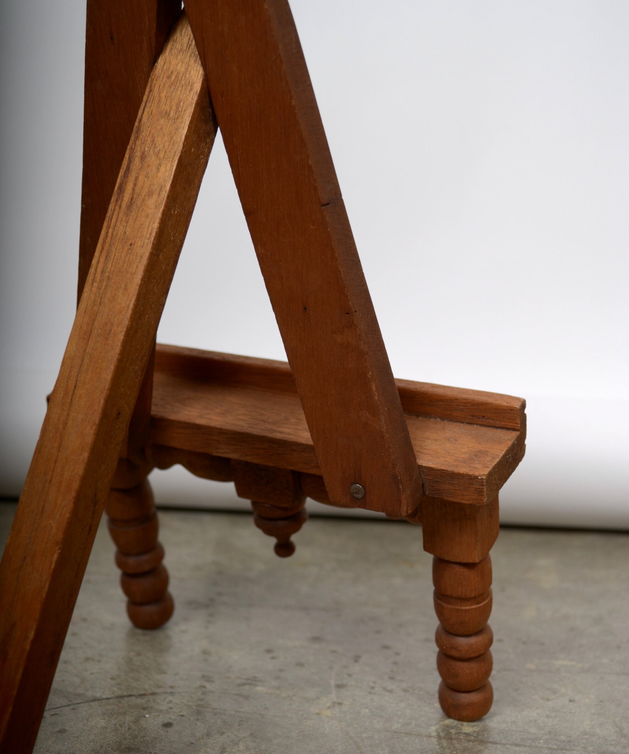 Carved Wood Art Display Easel / 16 height