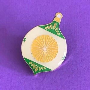 Vintage Pin Club - Christmas Bauble Green Enamel Pin Badge