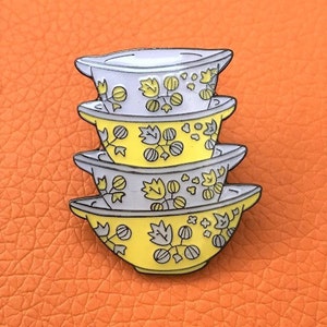 Vintage Pin Club - Pyrex Gooseberry Cinderella Bowls Enamel Pin Badge