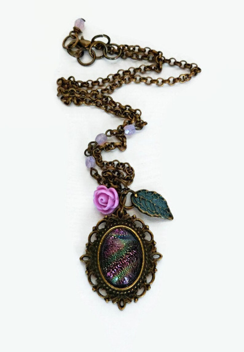 Cameo necklace with dicroic glass violetgreen
