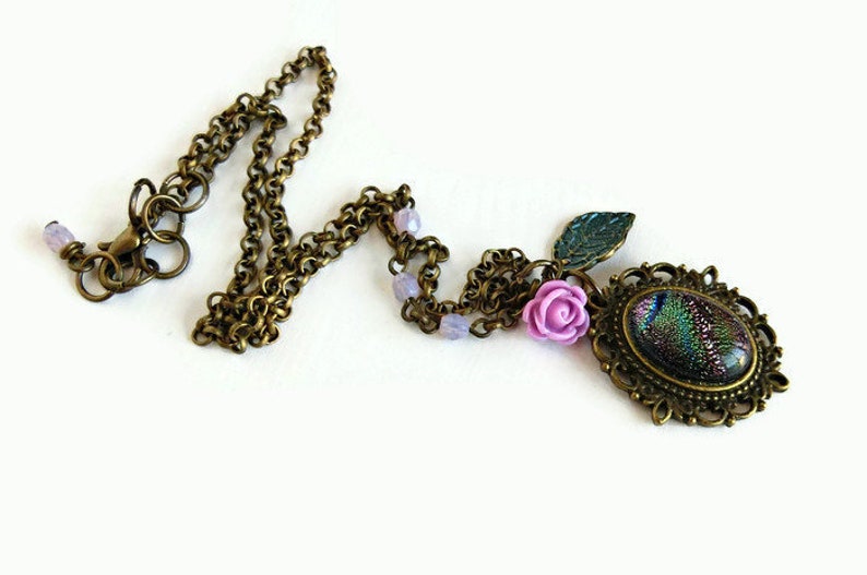 Cameo necklace with dicroic glass violetgreen