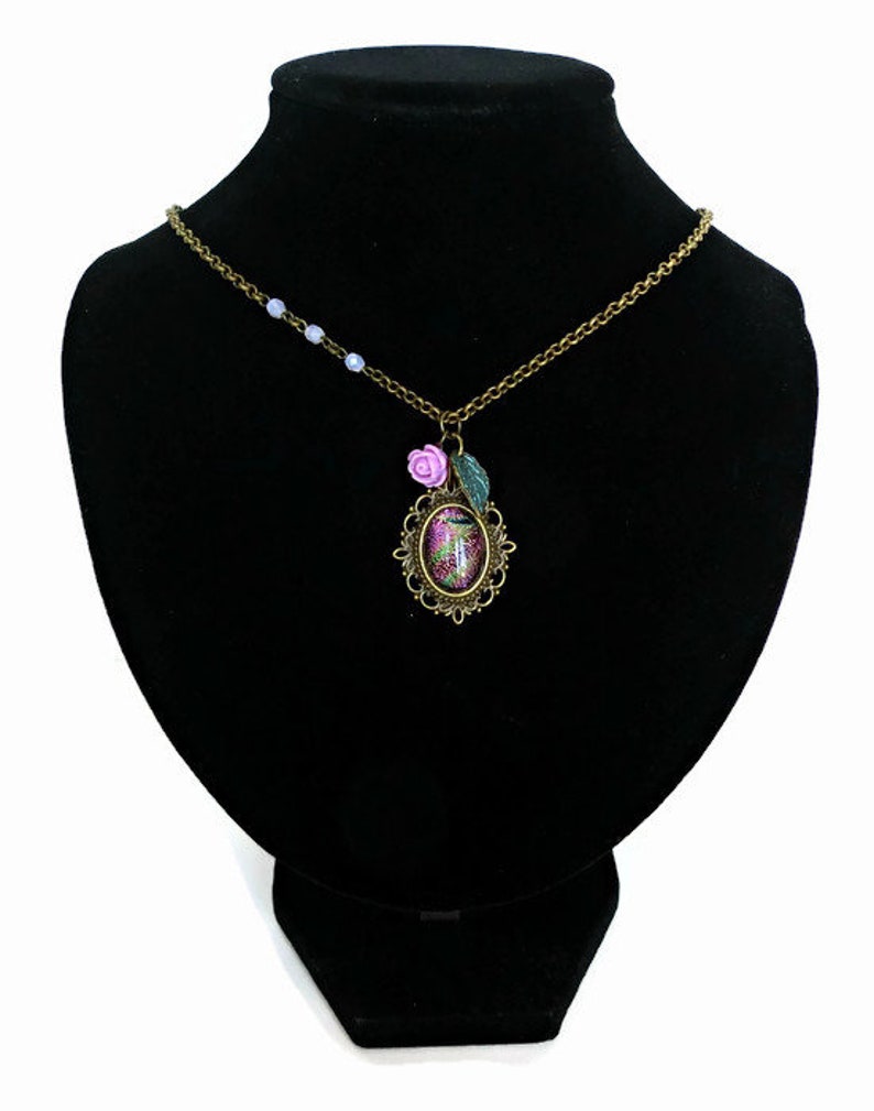 Cameo necklace with dicroic glass violetgreen