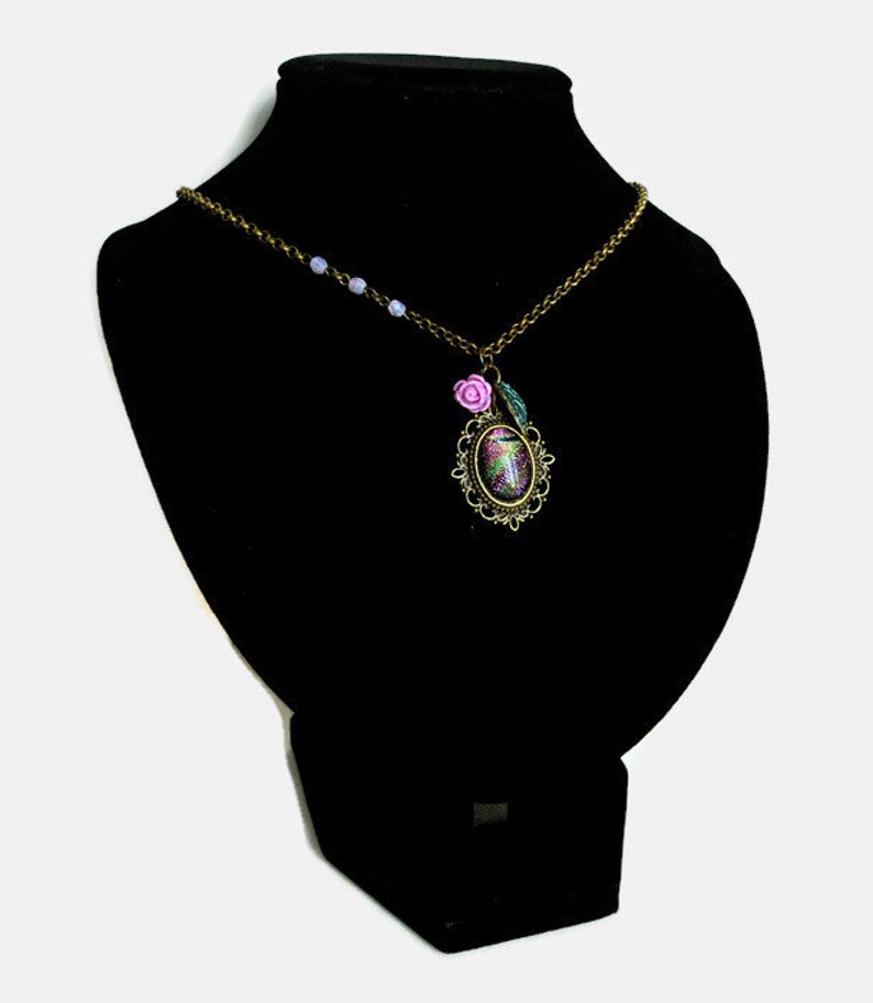 Cameo necklace with dicroic glass violetgreen