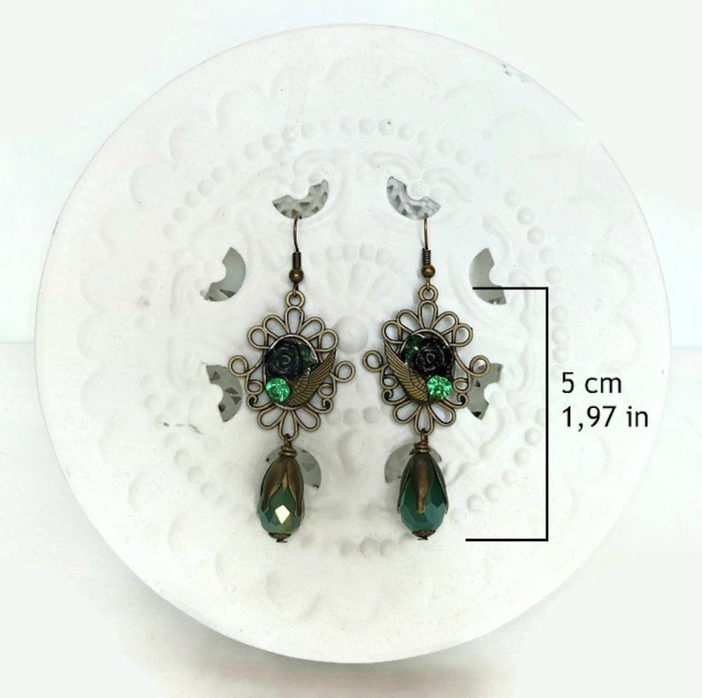 Cameo earrings with black rose and emerald strass