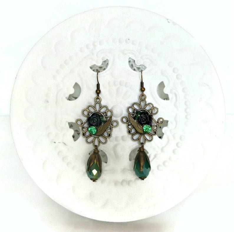 Cameo earrings with black rose and emerald strass