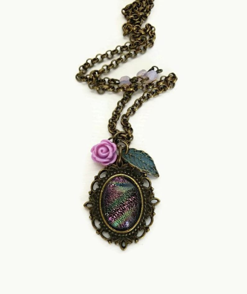Cameo necklace with dicroic glass violetgreen