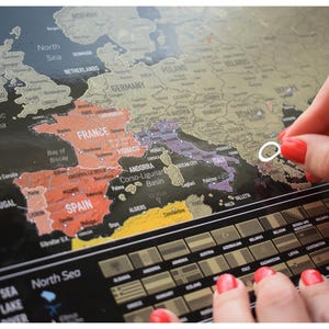 Carte de voyage à gratter Europe, meilleur cadeau d'anniversaire, carte à gratter XL, cadeaux de Noël originaux, carte disponible avec cadre