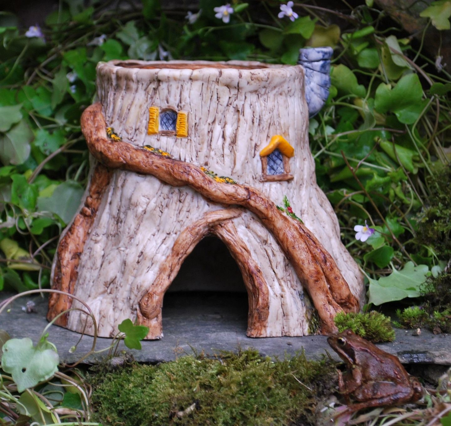 Tree Stump House Canada