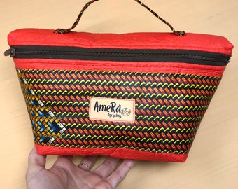 Beauty-case cuoio vegetale rosso con inserto cotone africano wax. Trousse da viaggio vegan