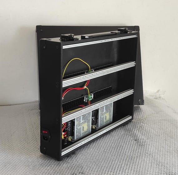 ユーロラック ケース 9u 104 hp ポータブル電源付き ブラック ユーロラック ケース 9u 104 hp ポータブル電源付き ブラック