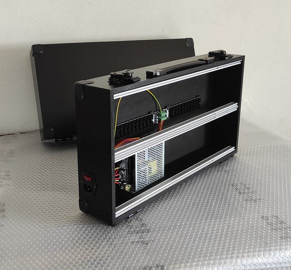 ポータブル ユーロラック ケース 6u パワード ブラック 104 hp