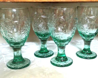Set Of 4 Green Stemmed Footed Glasses  Grape Pattern
