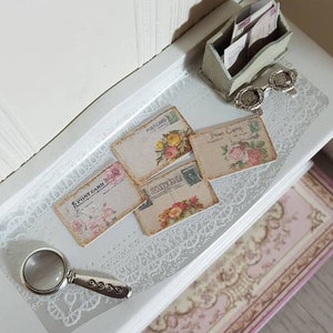 Cartoline in miniatura, carta anticata, cartoline vintage, accessori per la casa delle bambole, cartoline in scala 1/12