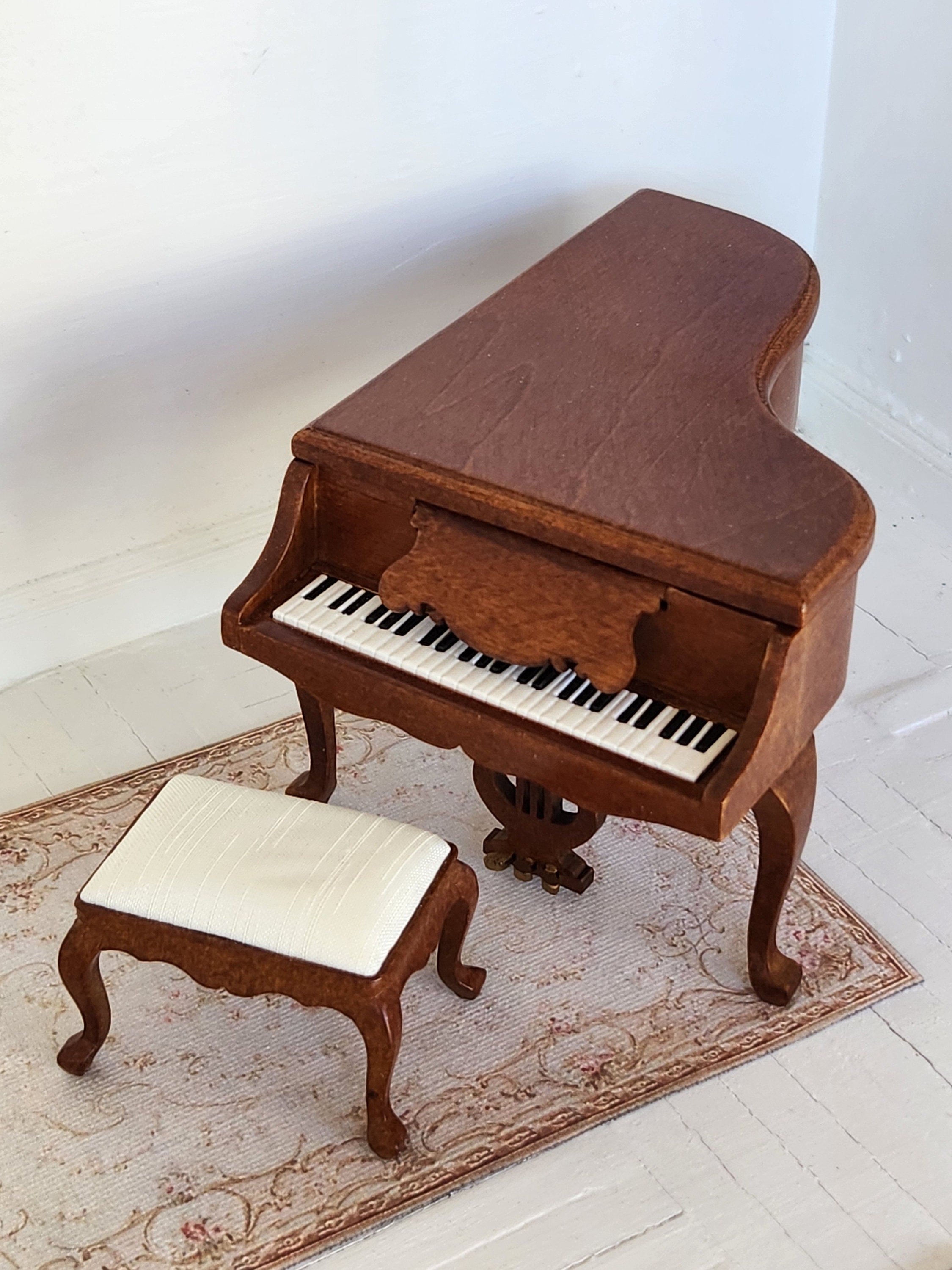 Miniature piano -  France