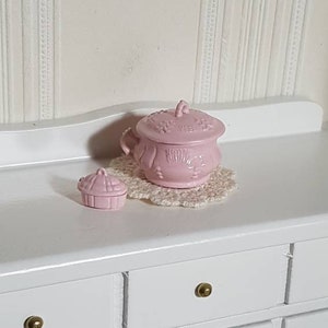 1:12 Scale Dollhouse Miniatures, Dollhouse Accessories, Dollhouse Chamber Pot, Miniature Soap Dish.