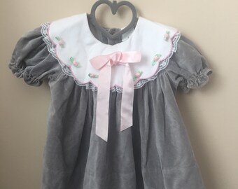 Darling Vintage 1980s Dress - Grey with White Lace Trimmed Bib Collar, Baby Pink Ribbon Bow and Ribbon Rosettes - Size 12 Months
