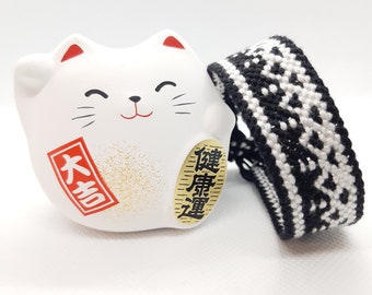 Brazilian bracelet with 19 DMC threads (model: arsenic and old lace)