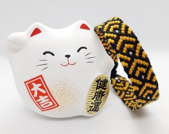 Brazilian bracelet with 12 DMC strands (model: bee-youtiful)