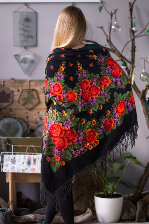 Floral wool shawl, fringe tassel, rose flower Ukra
