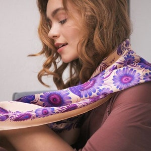 Bufanda cuadrada lila 100% seda con estampado floral, chal de envoltura de boda festival, envolturas de cuello de pelo de cabeza boho, envoltura de boda boho nupcial