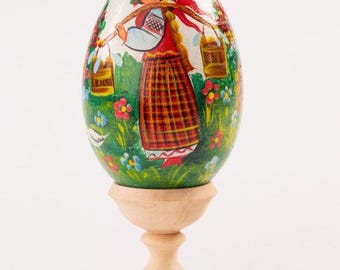 Volkskunst handbeschilderde houten paaseieren | Oekraïens pysanka-ei, meisje in Oekraïense jurk, kleurrijke houten eieren, paasmandje kleinigheidjes