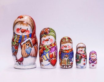 Wooden Snowman Nesting Dolls -  Winter wood decor Snowman decor Hand painted Ukrainian doll Christmas snowman with colorful hat Snowmen gift