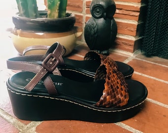 La CANADIENNE Platform Sandals