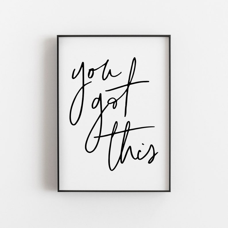 Peut inclure: Impression typographique en noir et blanc avec le texte "you got this" dans un style manuscrit. L'impression est encadr&eacute;e dans un cadre noir.