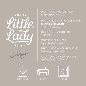 Puede incluir: Descarga digital para arte de pared imprimible, con el texto "PRINT Little Lady SHOP BY Aubrey" en una fuente blanca cursiva sobre un fondo gris. El texto est&aacute; acompa&ntilde;ado de iconos para descargar, imprimir y enmarcar.
