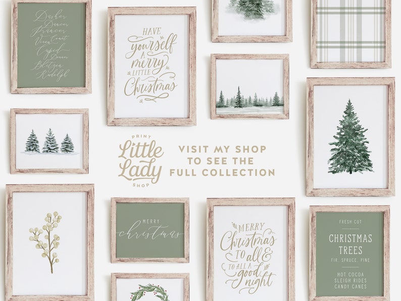 Puede incluir: Una colecci&oacute;n de impresiones de arte navide&ntilde;as imprimibles con ilustraciones de acuarela de &aacute;rboles, coronas y texto. Las impresiones est&aacute;n enmarcadas en un marco de madera r&uacute;stico y tienen un esquema de color verde y blanco. El texto en las impresiones incluye "Have yourself a merry little Christmas", "Merry Christmas to all and to all a good night", y "Fresh Cut Christmas Trees".