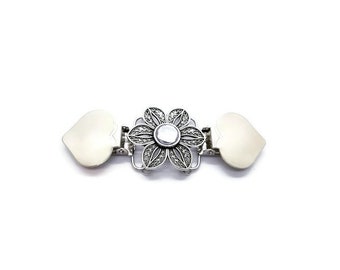 Daisy Filigree Sweater Clip, Handmade Dress Cinch