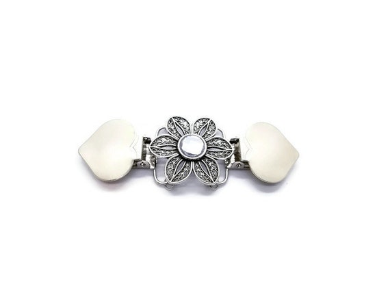 Daisy Filigree Sweater Clip, Handmade Dress Cinch