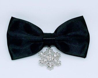 Cinch Clip, Weihnachten Bogen, Pullover Clip, Kleiderclip, Kleidung Clip, Kleid Cinch Clip, Schneeflocke Tropfen Charme, Strumpf Stuffer für Frau