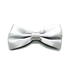 Silver Bow Cinch Clip, Sweater Clip, Dress Cinch Clip, Dress Clip, Clip vêtements, Bijoux faits main, Cardigan Clip, Waist Cinch Clip