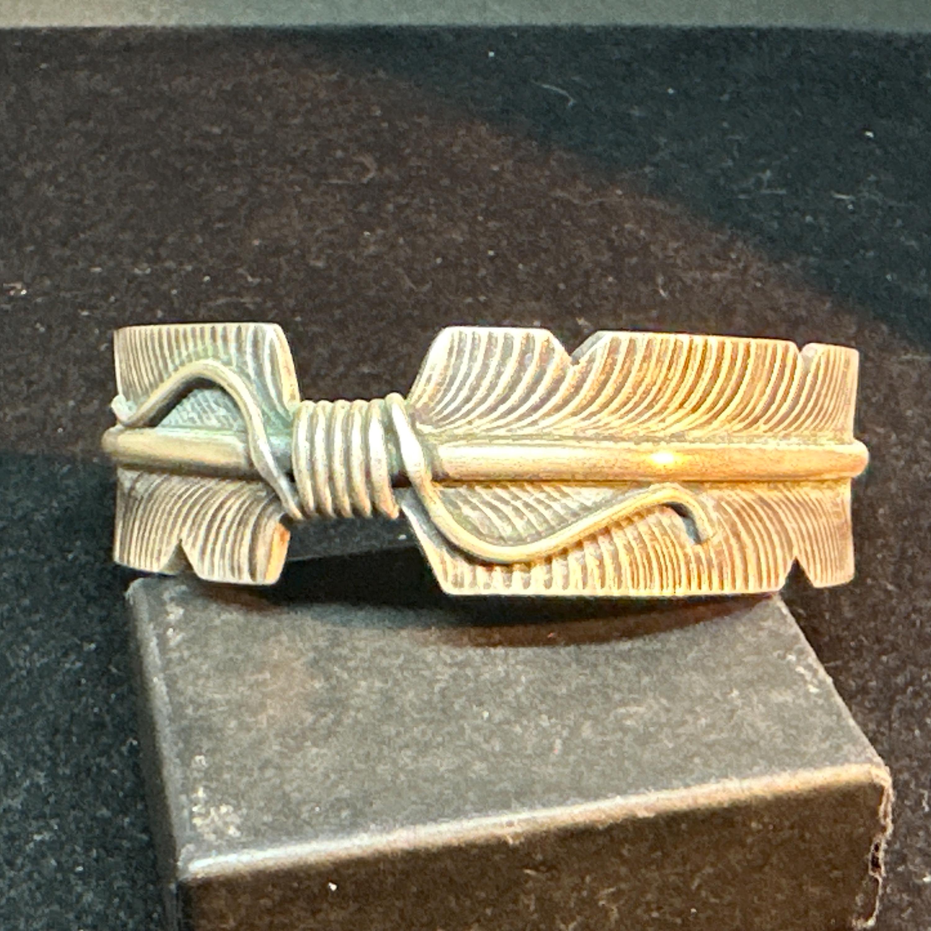 Brazalete con pluma de águila de plata esterlina con sello navajo, TAMAÑO 6 3/4, MARCADO