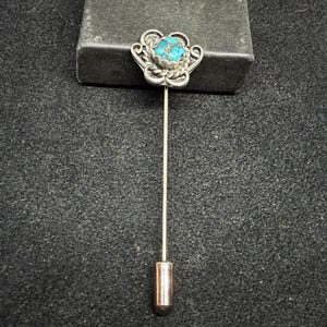 Alfiler de solapa antiguo de plata de ley y turquesa