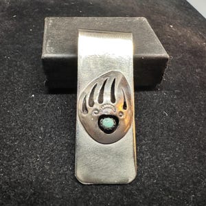 Caja de sombras de plata esterlina con forma de pata de oso y clip para billetes de color turquesa