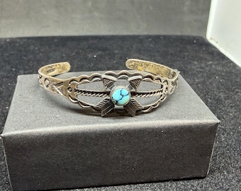 SIZE 5 1/4 Vintage Fred Harvey Era Stamped Sterling Silver with Turquoise Crossed Arrows Child Bracelet Cuff MARKED