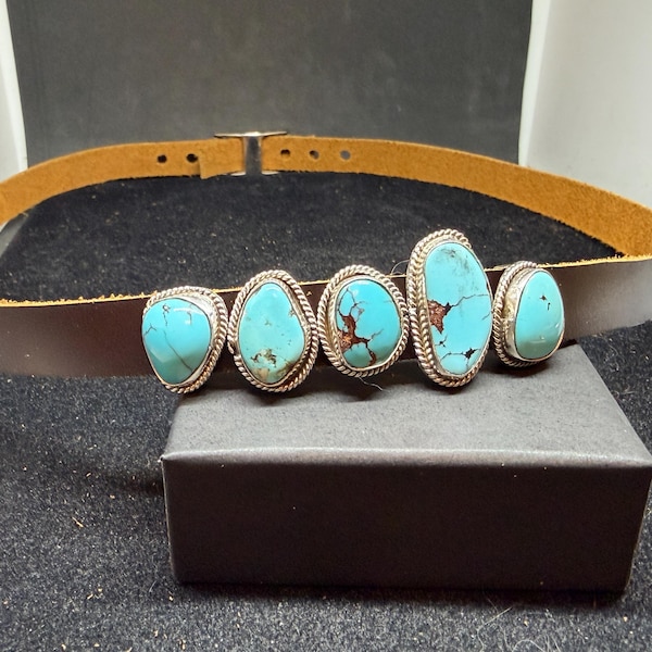 Cinta para sombrero de cuero marrón oscuro con concho de plata esterlina Navajo y turquesa Kingman. AJUSTABLE.