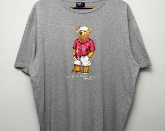 Vintage Polo Ralph Lauren Polo Bear Graphic T-shirt XL | Tidigt 2010-tal Resort Bear T-shirt | Ljunggrå bomulls sommarskjorta med grafisk design