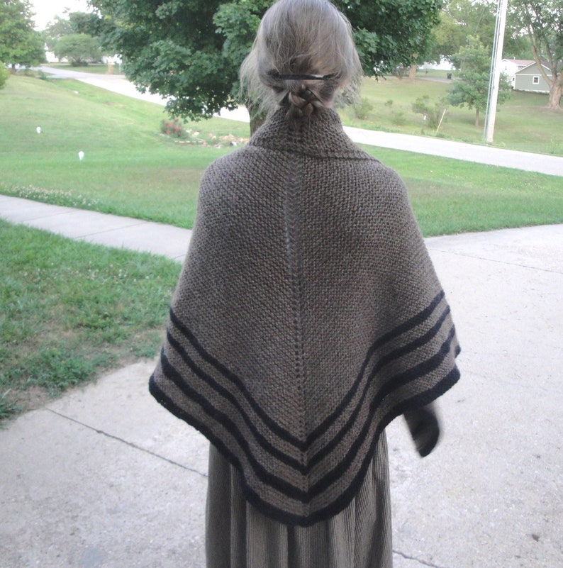 Garter Stitch Shawl with Border Stripes Knitting Pattern, Outlander Inspired Claire Carolina, Chunky Yarn, Knit Top Down image 3