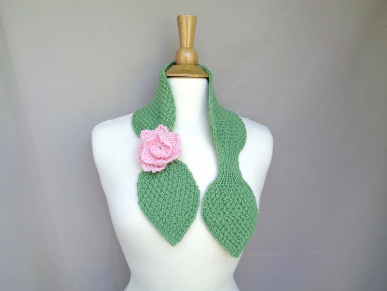Women Teen Girls Keyhole Style Posy Ascot Scarf Knitting Pattern Worsted Yarn Neck Warmer Scarf with Rose Flower