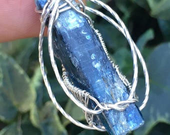 Pendentif pour bijou en fil métallique en cyanite
